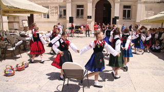 OŠ Zadarski otoci, učenici na Narodnom trgu