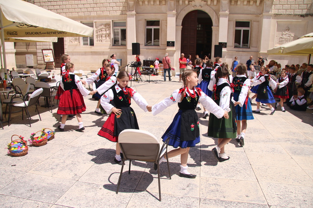 OŠ Zadarski otoci, učenici na Narodnom trgu