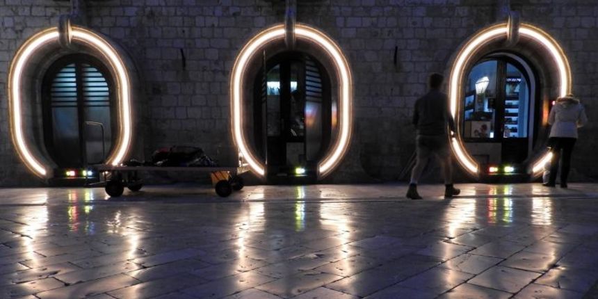 Stradun se pretvara u pravi grad iz serijala Star Wars. Photo: Zeljko Lukunic/PIXSELL Stradun se pretvara u pravi grad iz serijala Star Wars. Photo: Zeljko Lukunic/PIXSELL