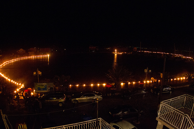 Sinoć je u Bibinjama na jedinstveni način obilježen Velik petak, foto: Leo Banić Sinoć je u Bibinjama na jedinstveni način obilježen Velik petak, foto: Leo Banić