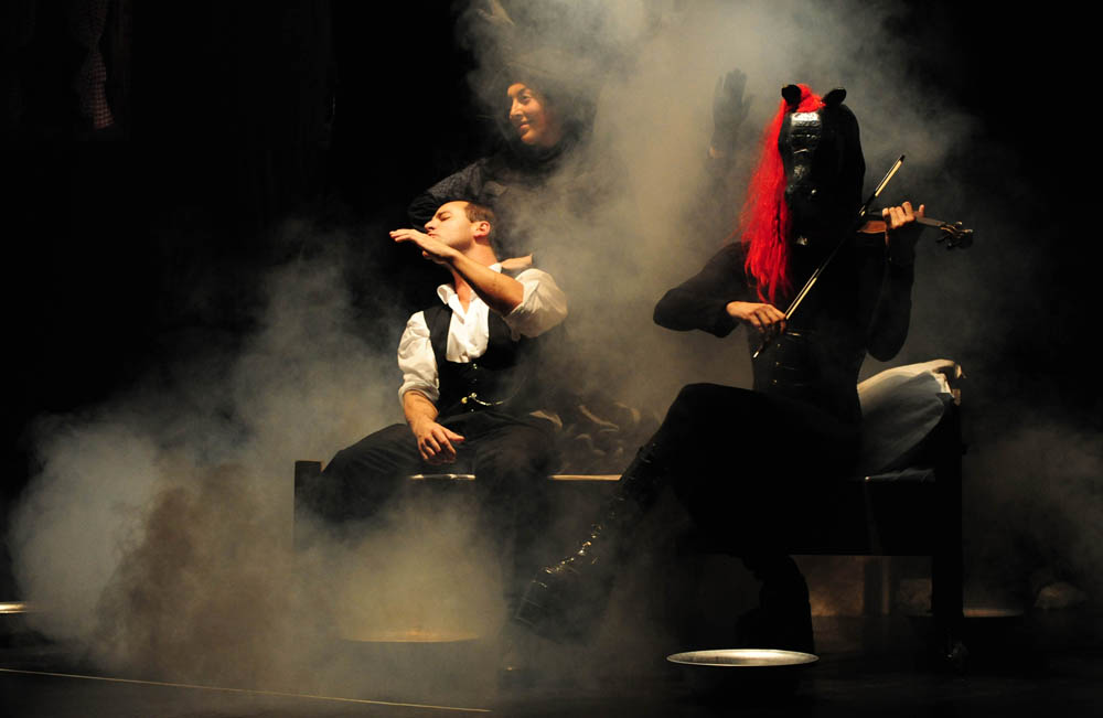 Zadar, 11.04.2013. snimio: Nenad Marčev
dramska pretplata
GRADSKO KAZALIŠTE MLADIH SPLIT
Redatelj: Ivan Leo Lemo
Krčma, alkar, duga
po motivima pripovjedaka Dinka Šimunovića
igraju: Ana Gruica, Belmondo Miliša, Slavko Sobin,
Ivo Perkušić, Zadar, 11.04.2013. snimio: Nenad Marčev
dramska pretplata
GRADSKO KAZALIŠTE MLADIH SPLIT
Redatelj: Ivan Leo Lemo
Krčma, alkar, duga
po motivima pripovjedaka Dinka Šimunovića
igraju: Ana Gruica, Belmondo Miliša, Slavko Sobin,
Ivo Perkušić,