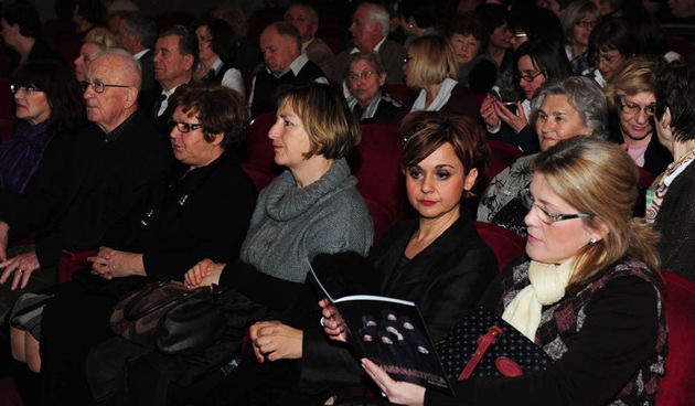 Zadar, 23.02.2012. snimio: Nenad Marčev
Gradsko kazalište Marina Držića Dubrovnik
Milan Ogrizović
HASANAGINICA
redatelj: Ivan Leo Lemo

Igraju: Jasna Jukić, Vladimir Posavec, Slavko Juraga, Milka Podrug Kokotović, Izmira Brautović, Lana Helena Hul