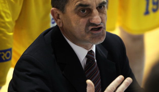 Zagreb, 070209. Sportska dvorana u Trnskom. NLB liga 21. kolo KK Zagreb – KK Zadar. Na slici: trener Zagreba Denis Bajramovic. Foto: Drago Sopta / CROPIX