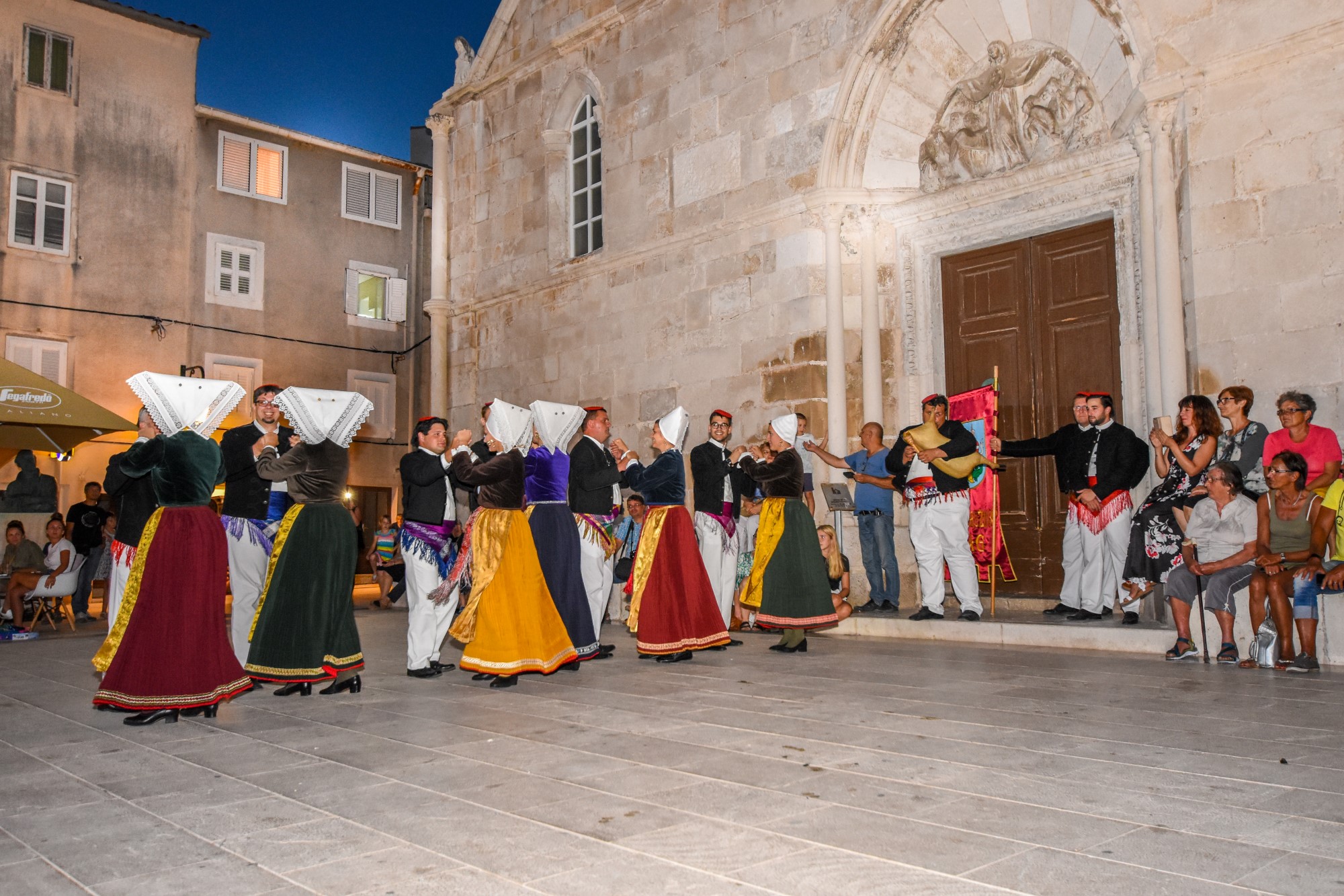 Etno večer s KUD Družina u Pagu Etno večer s KUD Družina u Pagu