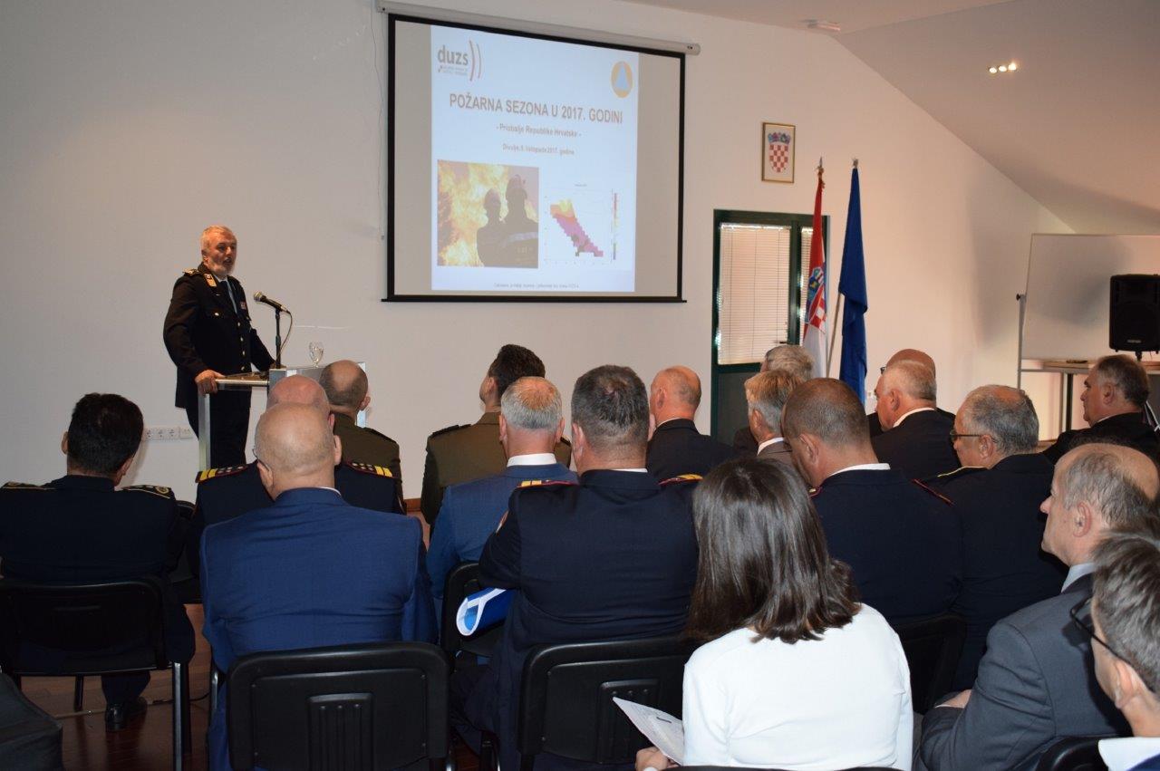 U Divuljama održana tematska sjednica premijera i župana o požarnoj sezoni U Divuljama održana tematska sjednica premijera i župana o požarnoj sezoni