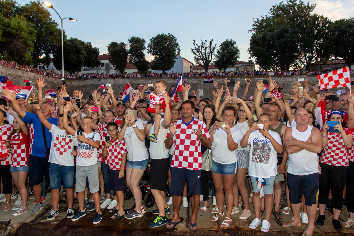Veličanstven doček četvorice zadarskih Vatrenih od Gradskog mosta do Foruma