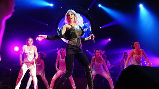 Split, 271111.
Spaladium Arena.
Veceras su u Spaladium areni pred oko 4000 posjetitelja nastupili Momcilo Bajagic Bajaga (u prvom dijelu) i Jelena Rozga (u drugom dijelu). Koncert je organizirala Karlovacka pivovara.
Na slici: Jelena Rozga
Foto: Nikola Vi