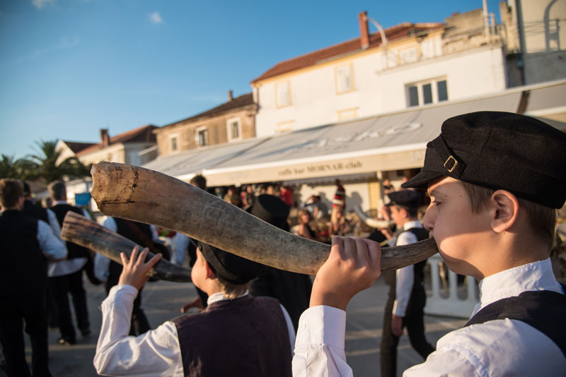 11. Gastol stol na biogradskoj rivi. Foto: Vinko Pešić 11. Gastol stol na biogradskoj rivi. Foto: Vinko Pešić