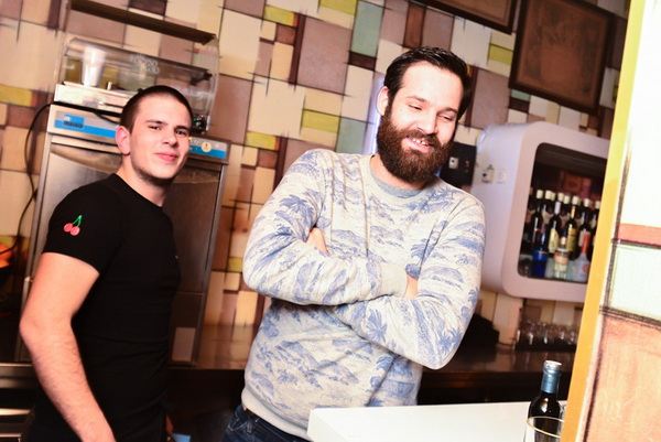 Mjesni Odbor u Maraschino Baru. Foto: Iva Perinčić Mjesni Odbor u Maraschino Baru. Foto: Iva Perinčić