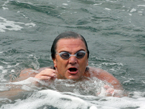 Dani Dikla 2009: Dr Velimir Susak Taci isplivao maraton Preko-Diklo Dani Dikla 2009: Dr Velimir Susak Taci isplivao maraton Preko-Diklo