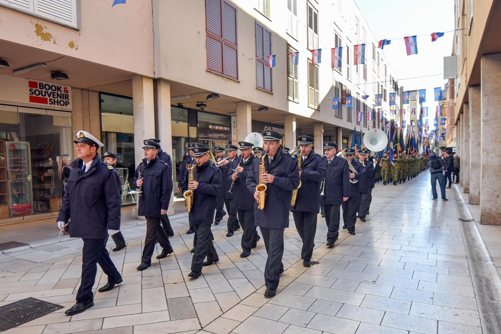 Mimohod ratnih postrojbi u Zadru