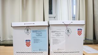 Kandidat za gradonačelnika Marko Vučetić i kandidat za župana Božidar Longin izašli na birališta Kandidat za gradonačelnika Marko Vučetić i kandidat za župana Božidar Longin izašli na birališta