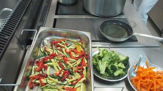 Renato Kraljev održao edukaciju kuhara u projektu “Riblja kašeta zdravlja” Renato Kraljev održao edukaciju kuhara u projektu “Riblja kašeta zdravlja”