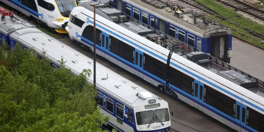 Vlak se zabio u beton