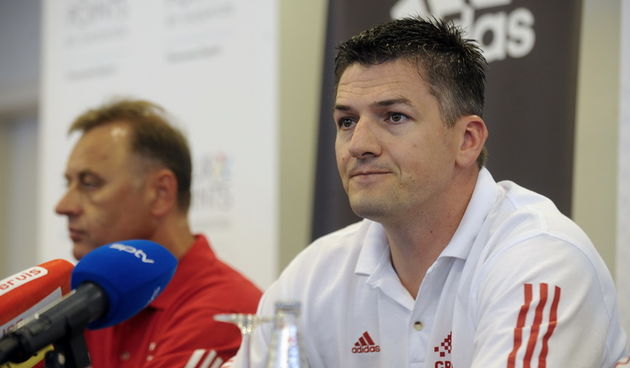 Zagreb, 270811.Konferencija za novinare HKS-a u hotelu Panorama gdje su kosarkasi Hrvatske reprezentacije smjesteni pred odlazak na Europsko prvenstvo u Litvi, izbornik Josip Vrankovic, tajnik Hks-a Zeljko Draksic te dva igraca kapetan momcadi Marko Popo