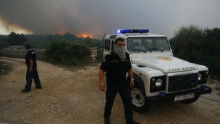 Split 140711.
Veliki pozar izio je na otoku Bracu.Pozar prema Loziscima zbog opasnosti od pozara je zatvoren.
Foto: Vladimir Dugandzic / CROPIX Split 140711.
Veliki pozar izio je na otoku Bracu.Pozar prema Loziscima zbog opasnosti od pozara je zatvoren.
Foto: Vladimir Dugandzic / CROPIX