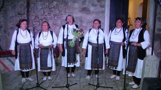 U subotu, 16. srpnja, na Kaštelu Benković u Benkovcu, u sklopu Benkovačkog kulturnog ljeta održan je “9. Etno festival – Benkovac 2016.” U subotu, 16. srpnja, na Kaštelu Benković u Benkovcu, u sklopu Benkovačkog kulturnog ljeta održan je “9. Etno festival – Benkovac 2016.”