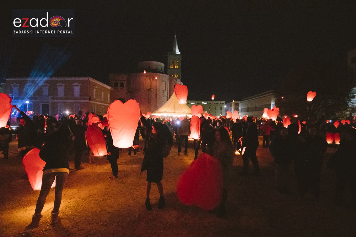 Humanitarni svjetlosni spektakl “Zaželi ljubav 2018.” @ Forum