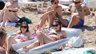 Tisno – Drugog dana Garden festivala posjetitelji uzivali u zabavi na plazi. Photo: Hrvoje Jelavic/PIXSELL