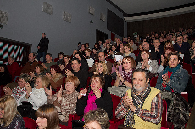 HNK Zadar: “Ljubi s ljubavlju”, foto: Leo Banić HNK Zadar: “Ljubi s ljubavlju”, foto: Leo Banić