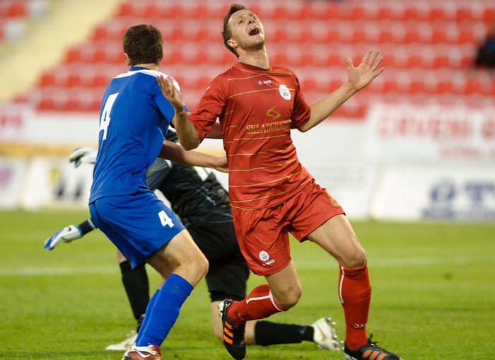 Split, 150912.
Stadion Park mladezi.
Nogometna utakmica 8. kola MAXtv 1. HNL Prve lige izmedju RNK Split i NK Zadar.
Na fotografiji: veznjak Splita Ante Vitaic zali za propustenom prilikom
Foto:Tom Dubravec / CROPIX Split, 150912.
Stadion Park mladezi.
Nogometna utakmica 8. kola MAXtv 1. HNL Prve lige izmedju RNK Split i NK Zadar.
Na fotografiji: veznjak Splita Ante Vitaic zali za propustenom prilikom
Foto:Tom Dubravec / CROPIX