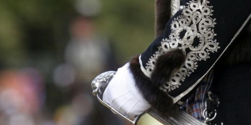 Opis  03.08.2014., Sinj – 299. Sinjska Alka. Sinjska alka je hrvatska viteska igra. Odrzava se svake godine u nedjelju u prvoj trecini mjeseca kolovoza u Sinju, na godinjicu pobjede nad turskim osvajacima 14. kolovoza 1715. Na taj dan je 700 hrvatskih vo