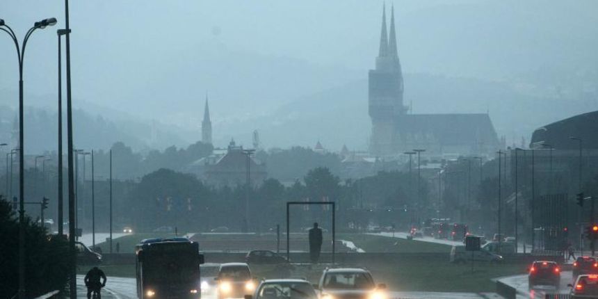 30.07.2014., Zagreb – Jako olujno nevrijeme pogodilo Zagreb i okolicu. Photo: Luka Stanzl/PIXSELL 30.07.2014., Zagreb – Jako olujno nevrijeme pogodilo Zagreb i okolicu. Photo: Luka Stanzl/PIXSELL