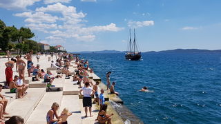 Đir uz more 19. srpnja 2016. – Uvala Draženica, kupalište Jadran, Moprske orgulje i Pozdrav suncu, zadarska riva… Foto: Mladen Malik Đir uz more 19. srpnja 2016. – Uvala Draženica, kupalište Jadran, Moprske orgulje i Pozdrav suncu, zadarska riva… Foto: Mladen Malik