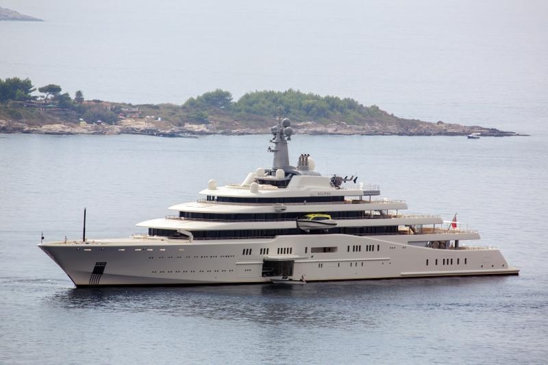 Megajahta “Eclipse” ruskoga multimiljardera Romana Abramoviča na sidru ispred Cavtata. Photo: Grgo Jelavić/PIXSELL Megajahta “Eclipse” ruskoga multimiljardera Romana Abramoviča na sidru ispred Cavtata. Photo: Grgo Jelavić/PIXSELL