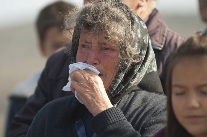 Nadin, 191111.
Clanovi 23 braniteljske udruge danas su u mimohodu od Benkovca do Skabrnje, hodnja se zaustavlja samo u Nadinu zbog polaganja vijenaca (na danasnji dan u Nadinu je ubijeno 19 civila, do sada nema optuzenih za masakr).
Foto: Luka Gerlanc / C