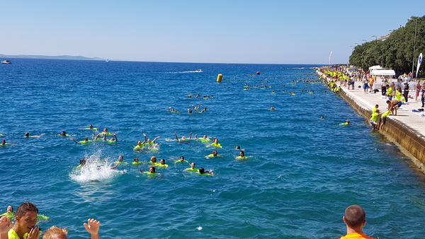 Sasvim osoban doživljaj – 10. dm Millennium Jump sa zadarske rive. Foto: Mladen Malik Barba Sasvim osoban doživljaj – 10. dm Millennium Jump sa zadarske rive. Foto: Mladen Malik Barba