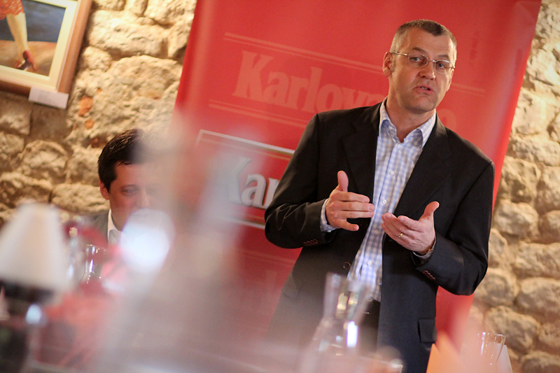 Restoran Atriji na Poluotoku. Karlovacka pivovara organizirala je degustaciju domaceg i stranog piva iz svog portfelja, te portfelja Heineken-a. Foto-SAŠA ČUKA Restoran Atriji na Poluotoku. Karlovacka pivovara organizirala je degustaciju domaceg i stranog piva iz svog portfelja, te portfelja Heineken-a. Foto-SAŠA ČUKA