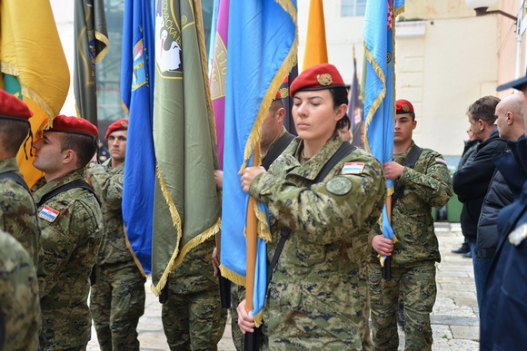 Svečani mimohod postrojbi u povodu proslave 23. obljetnice VRO Maslenica. Foto: Iva Perinčić