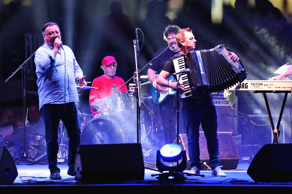 Halid Bešlić maestralno zaključio koncertnu sezonu u Biogradu na Moru