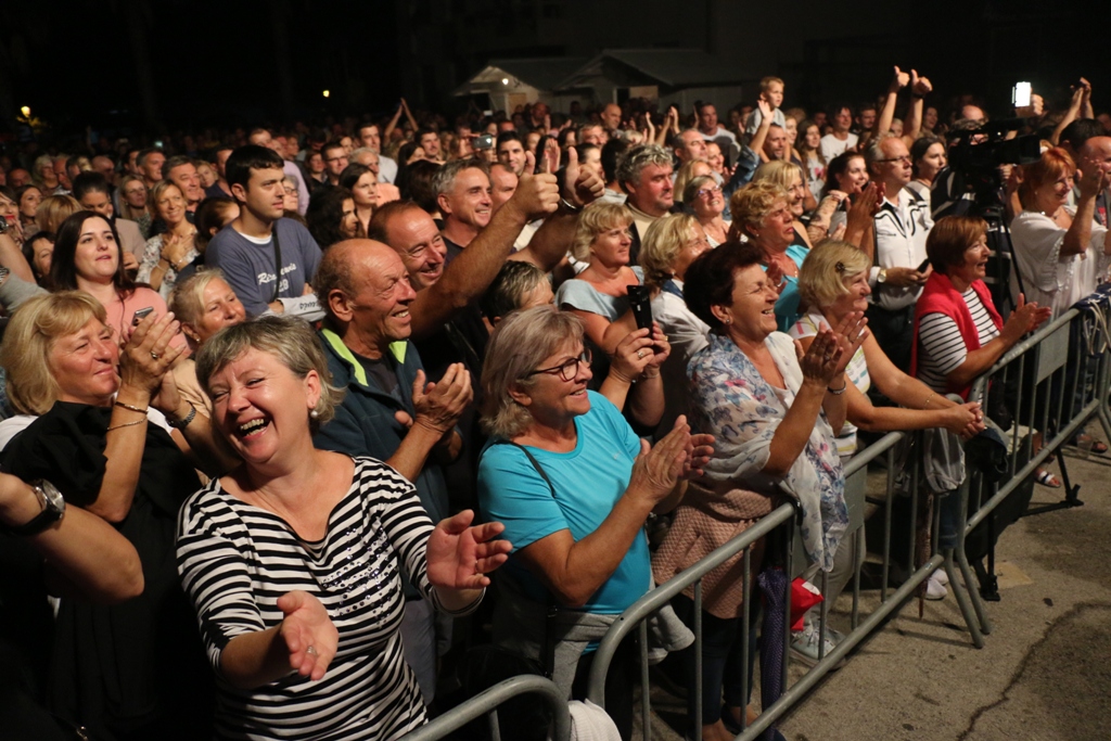 Tony Cetinski priredio spektakl za kraj Virskog ljeta