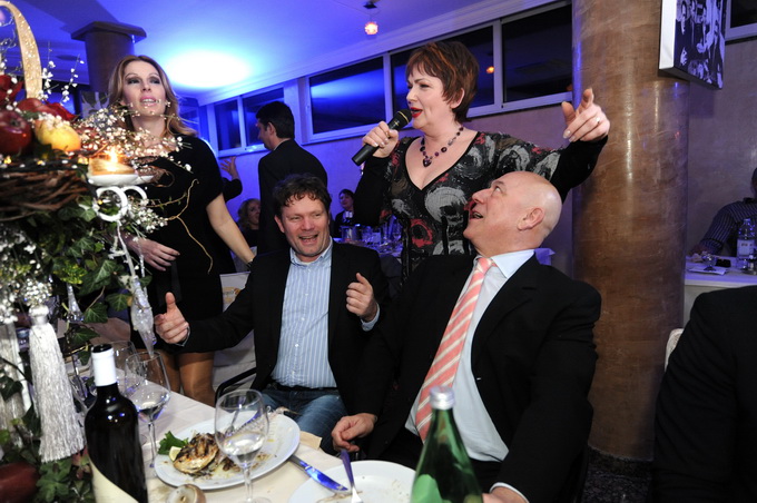 Zadar, 280213.
Poznati restoran Niko na zadarskoj Puntamici je veceras uz bogatu veceru i pjesmu brojnih izvodjaca sa svojim prijateljima i cestim gostima proslavio 50 godina od otvorenja. Na veceri su se pojavili brojni kumovi restorana kroz godine poput