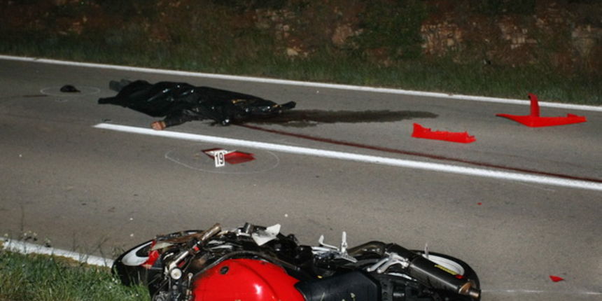 Vodnjan, 080709. Na cesti Vodnjan – Bale u prometnoj nesreci poginuo je motorist. Foto: Goran Sebelic / CROPIX Vodnjan, 080709. Na cesti Vodnjan – Bale u prometnoj nesreci poginuo je motorist. Foto: Goran Sebelic / CROPIX