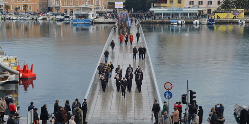 Svečani mimohod postrojbi u povodu proslave 23. obljetnice VRO Maslenica. Foto: Iva Perinčić Svečani mimohod postrojbi u povodu proslave 23. obljetnice VRO Maslenica. Foto: Iva Perinčić