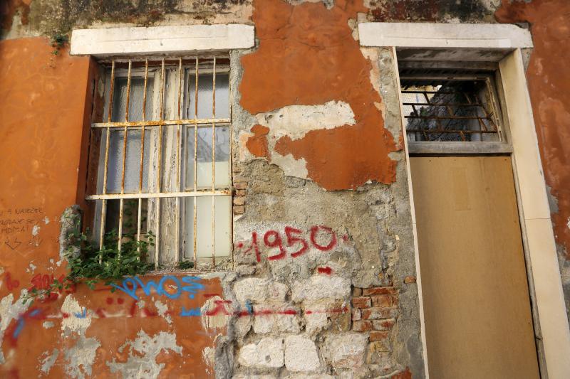 06.11.2013., Zadar – Dotrajale fasade na zgradama u centru grada. Photo: Filip Brala/PIXSELL 06.11.2013., Zadar – Dotrajale fasade na zgradama u centru grada. Photo: Filip Brala/PIXSELL