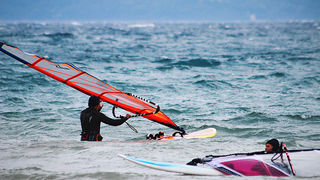 Windsurferi na Kolovarima, 11. travnja 2012. (foto:Saša Čuka) Windsurferi na Kolovarima, 11. travnja 2012. (foto:Saša Čuka)