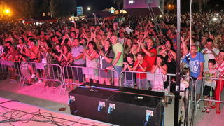 Virsko ljeto 2016: Tomislav Bralić i klapa Intrade oduševili 12 tisuća obožavatelja na virskoj rivi Virsko ljeto 2016: Tomislav Bralić i klapa Intrade oduševili 12 tisuća obožavatelja na virskoj rivi