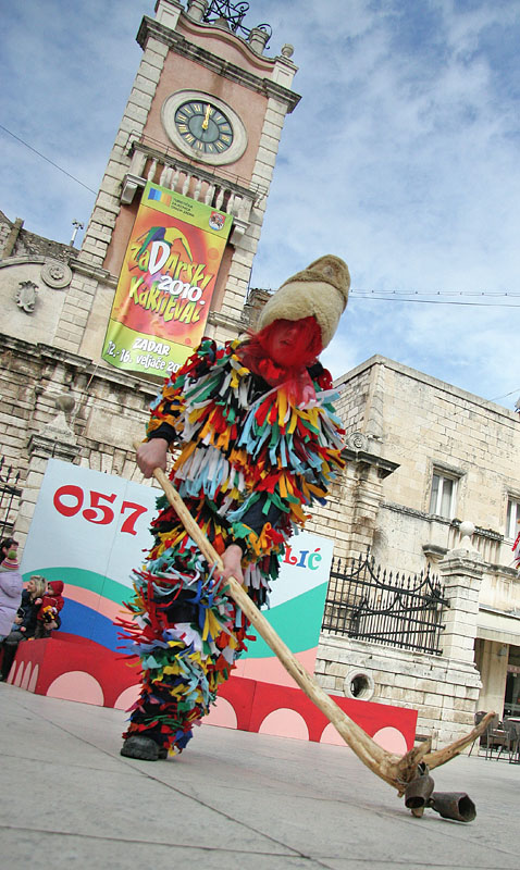 Povorka karnevalske skupine “Sovinjski pusti”