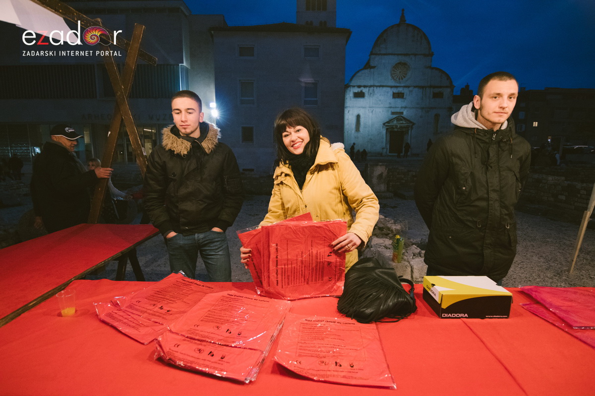 Humanitarni svjetlosni spektakl “Zaželi ljubav 2018.” @ Forum