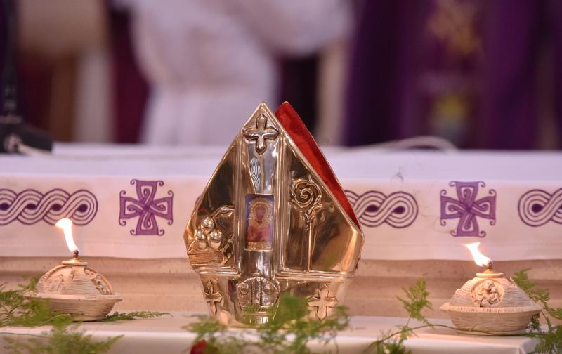 Kistanje: Zadarski nadbiskup Želimir Puljić blagoslovio relikvije sv. Nikole. Foto: Hrvoje Jelavić/PIXSELL Kistanje: Zadarski nadbiskup Želimir Puljić blagoslovio relikvije sv. Nikole. Foto: Hrvoje Jelavić/PIXSELL