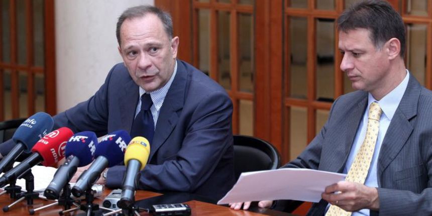 09.07.2013., Zagreb – Davorin Mlakar i Gordan Jandrokovic govorili na konferenciji za medije HDZ-a odrzanoj u Hrvatskom saboru. Photo: Patrik Macek/PIXSELL 09.07.2013., Zagreb – Davorin Mlakar i Gordan Jandrokovic govorili na konferenciji za medije HDZ-a odrzanoj u Hrvatskom saboru. Photo: Patrik Macek/PIXSELL