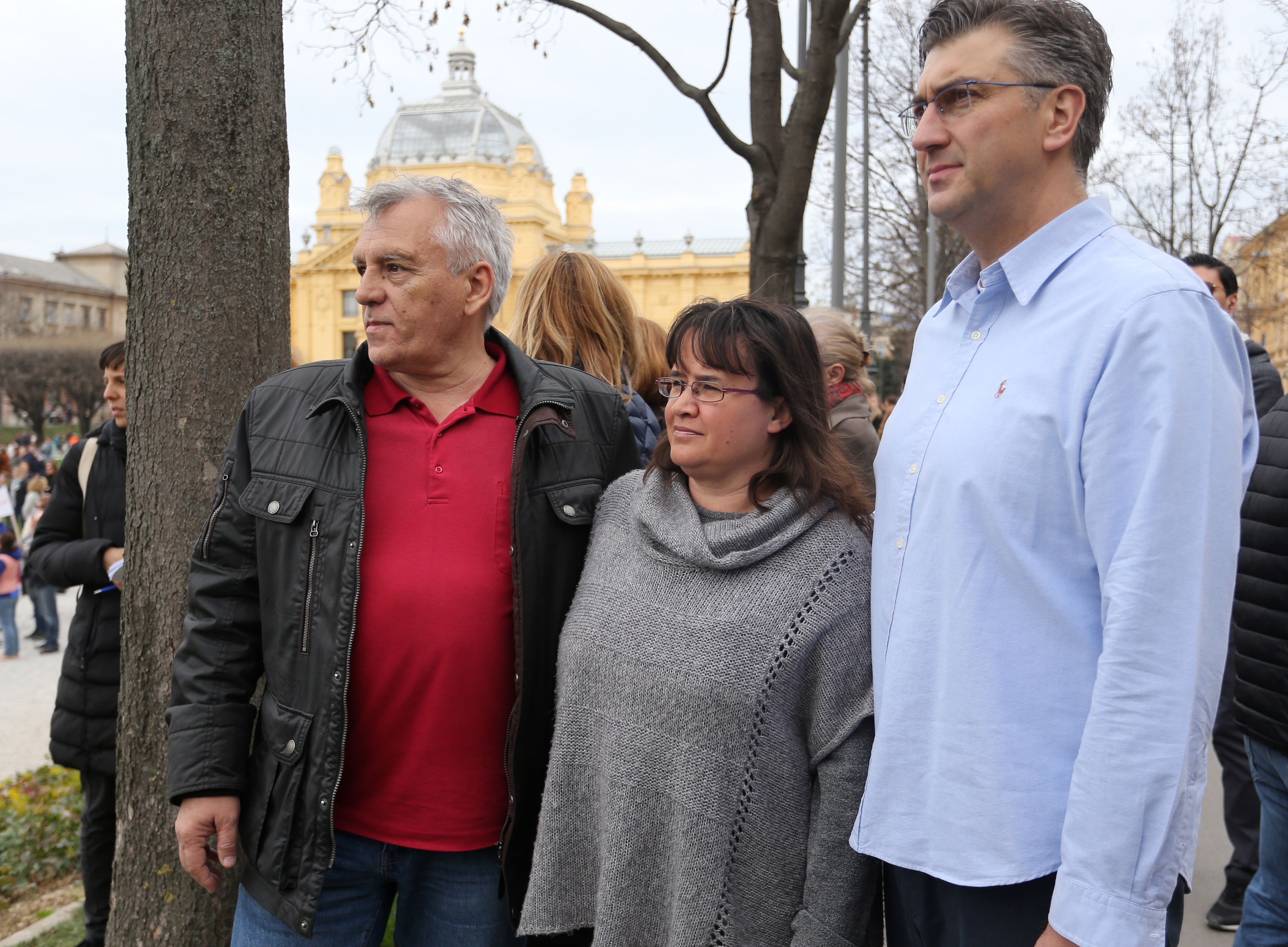 Premijer Plenović došao na prosvjed protiv nasilja #spasime Premijer Plenović došao na prosvjed protiv nasilja #spasime