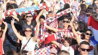 Zadar dočekao svoje Vatrene: Sve generacije okupile se na Forumu