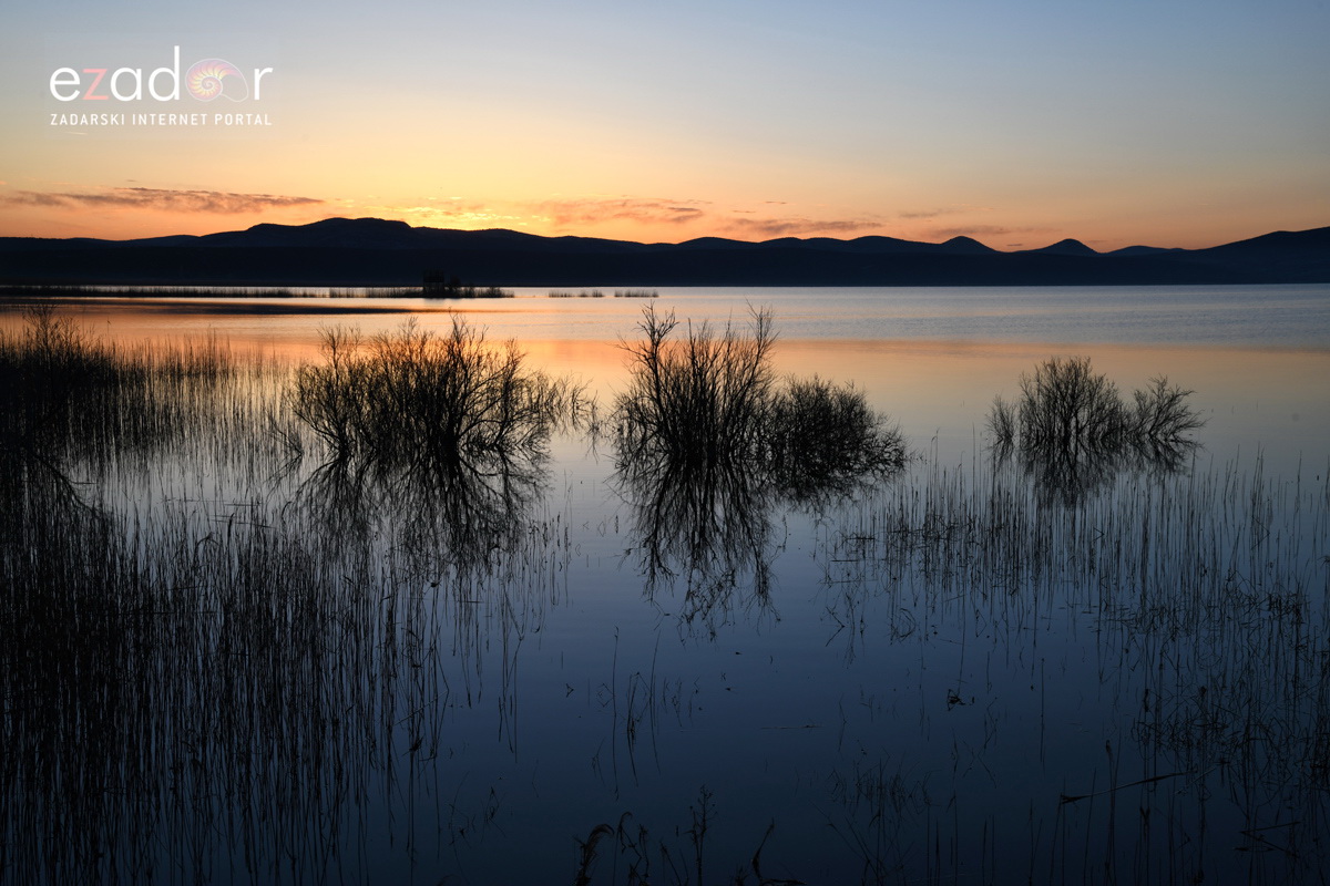 Nedjeljno svitanje na Vranskom jezeru Nedjeljno svitanje na Vranskom jezeru