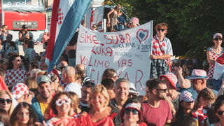 Zadar priredio čudesan doček svojim Vatrenim herojima (1)