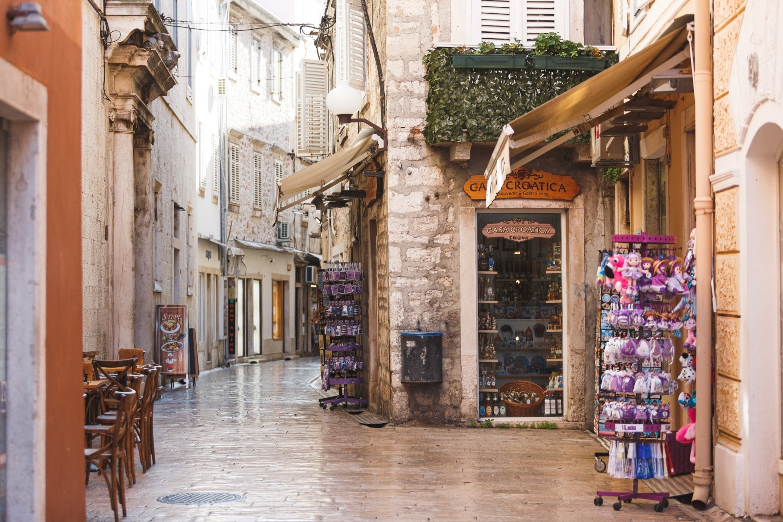 Zatvorene butige i poluprazan zadarski Poluotok Zatvorene butige i poluprazan zadarski Poluotok